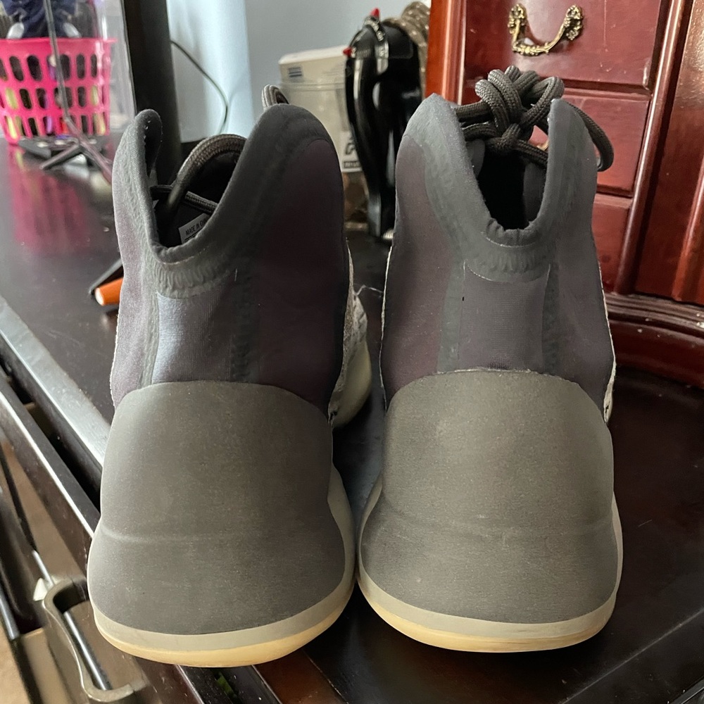 Yeezy qntm sz 12 good condition no box